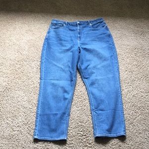 BNWOT American Eagle Mom Jeans - 18